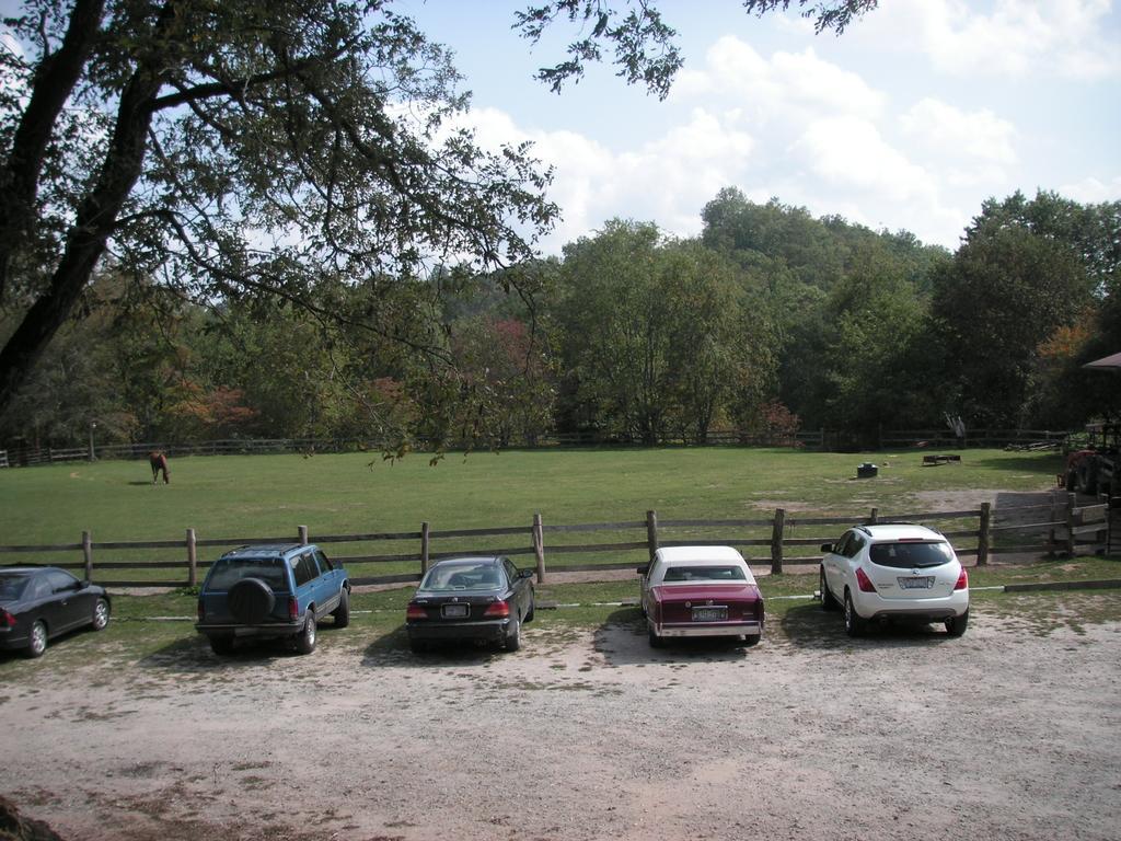 Arrowmont Stables & Cabins Cullowhee Экстерьер фото