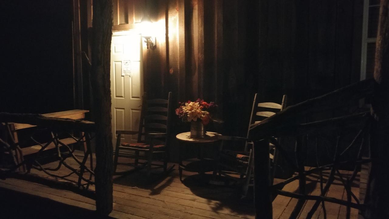 Arrowmont Stables & Cabins Cullowhee Экстерьер фото